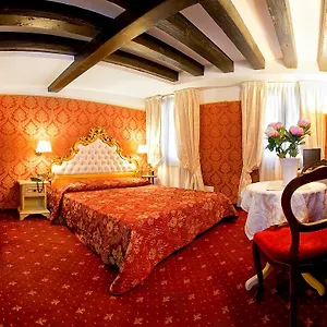 https://ca-della-loggia.hotelslidodijesolo.com
