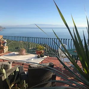 bb-la-terrazza-sul-mare-taormina.taorminaitalyhotels.com/